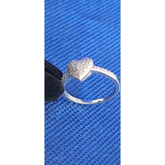 Sterling silver melee diamond heart anniversary ring- mint, never worn. Size 6.5 - Picture 5 of 5